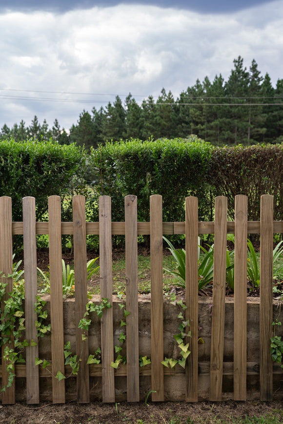 Highlands Sawmill Pine Picket Fence 1200
