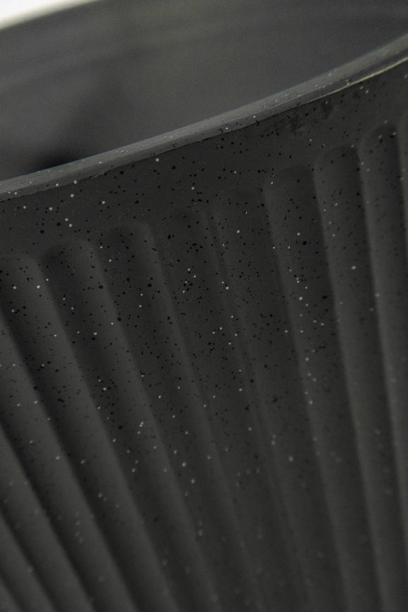 Verti Planter – Charcoal (29 x 38 cm) - image 03