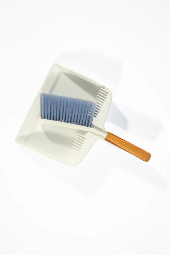 Lux Dustpan & Brush Set with Handle & Brush Cleaner – White - image 02