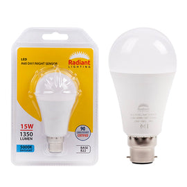Radiant LED Globe A60 Day/Night Sensor 15W B22 5000K N in Electrical & Lighting,Lighting,Globes & Tubes