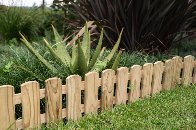 Highlands Sawmill Pine Picket Fence 600